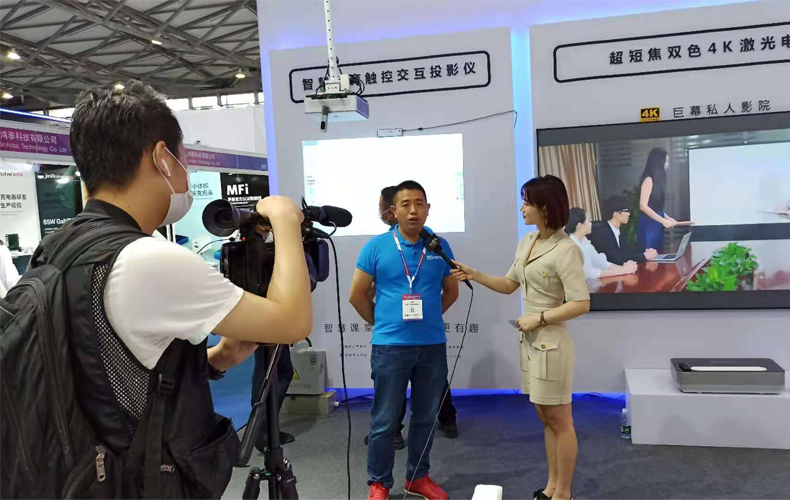 上海科技展现场直击-慧投Windows投影仪成为新焦点！