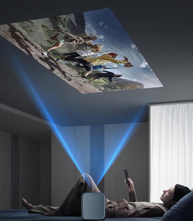 用投影仪躺着看电影